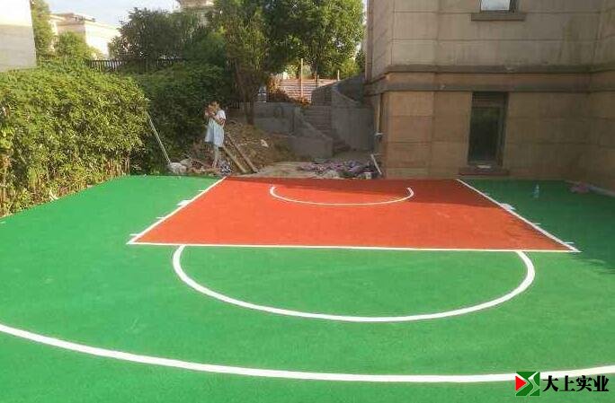 半場(chǎng)室外籃球場(chǎng)