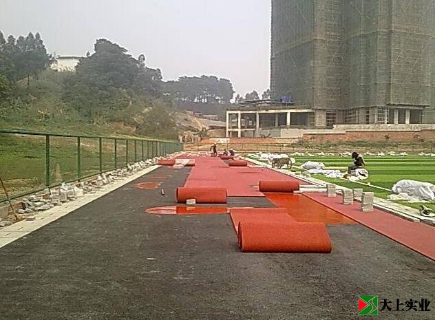 預(yù)制型塑膠跑道施工現(xiàn)場