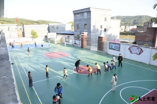 學校塑膠運動場建設完成