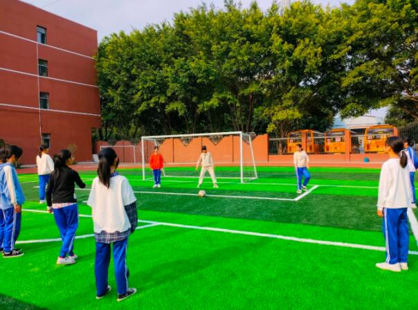 英姿颯爽的女同學也很棒！