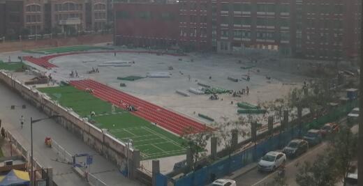 10天時間，一座學校塑膠跑道，建設完成