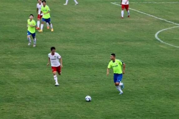 體育場建成后舉辦首場足球活動(dòng)