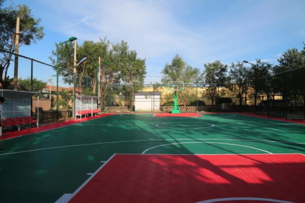 籃球場修復(fù)后