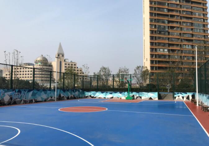 華潤(rùn)威海灣九里，小區(qū)自帶海景籃球場(chǎng)